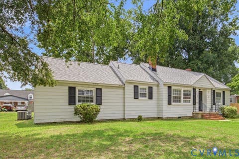 Tiny photo for 311 Lynchburg Avenue, Colonial Heights, VA 23834 (MLS # 2621673)