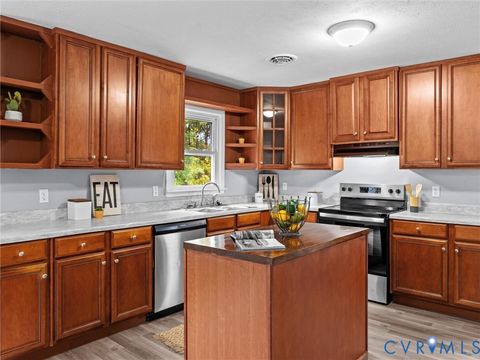 Tiny photo for 407 Tunstall Avenue, Blackstone, VA 23824 (MLS # 2530317)