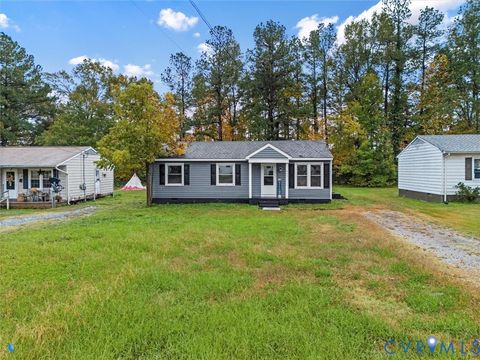 Photo of 407 Tunstall Avenue, Blackstone, VA 23824 (MLS # 2530317)