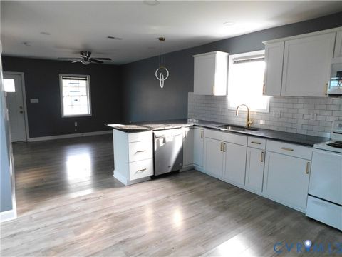 Tiny photo for 706 Rome Street, Petersburg, VA 23803 (MLS # 2610060)