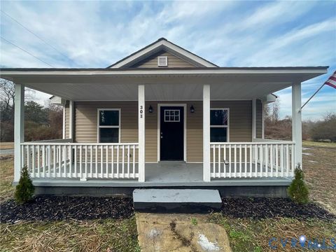 Photo of 301 N Sullivan Street, Blackstone, VA 23824 (MLS # 2605183)