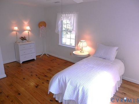 Tiny photo for 250 Walnut Road, Kilmarnock, VA 22482 (MLS # 2608664)