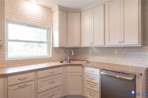 Tiny photo for 5709 Monument Avenue, Richmond, VA 23226 (MLS # 2621438)