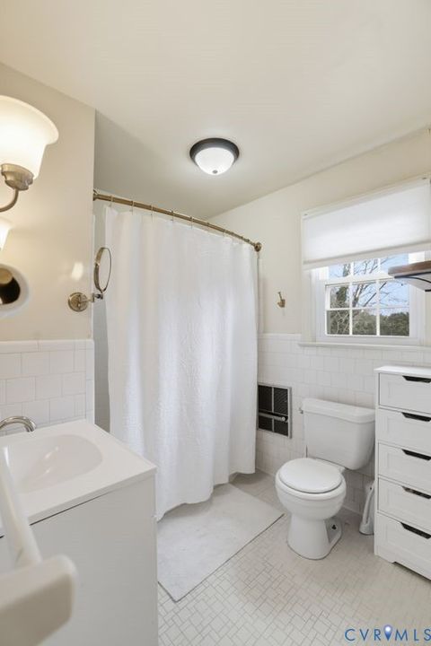 Tiny photo for 405 Canterbury Street, Hopewell, VA 23860 (MLS # 2533781)