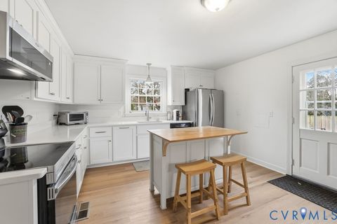 Tiny photo for 405 Canterbury Street, Hopewell, VA 23860 (MLS # 2533781)