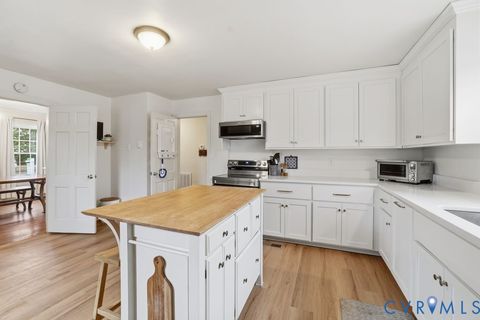 Tiny photo for 405 Canterbury Street, Hopewell, VA 23860 (MLS # 2533781)