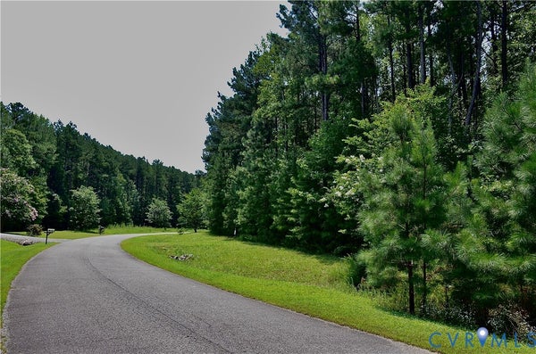 ADDRESS PRIVATE, HARTFIELD, VA 23071 - Image e9f4a0dd45872e60b15e43e50366b7a6/2609909386