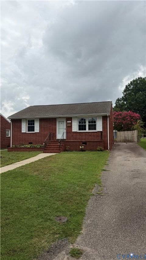 Photo of 207 Mac Arthur Avenue, Colonial Heights, VA 23834 (MLS # 2618977)