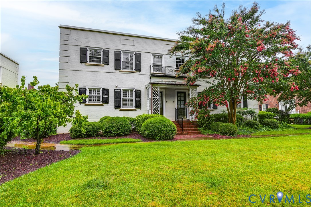 33 W Locke Lane U3