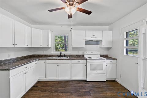 Tiny photo for 711 Luke Street, Blackstone, VA 23824 (MLS # 2620868)