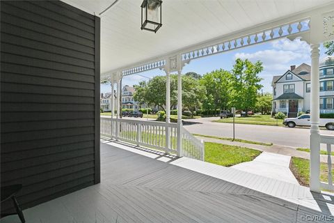 Single Family Residence in Hampton VA 4411 Victoria Boulevard 7.jpg