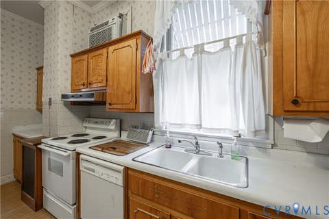 Tiny photo for 664 Boulevard, Colonial Heights, VA 23834 (MLS # 2622759)
