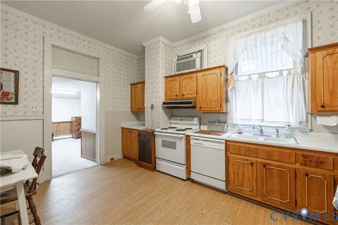 Tiny photo for 664 Boulevard, Colonial Heights, VA 23834 (MLS # 2622759)