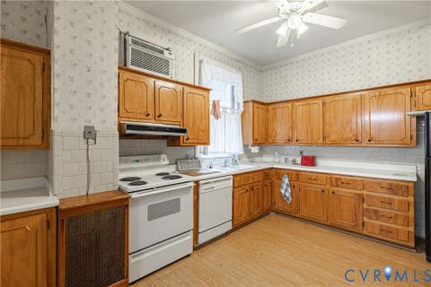 Tiny photo for 664 Boulevard, Colonial Heights, VA 23834 (MLS # 2622759)