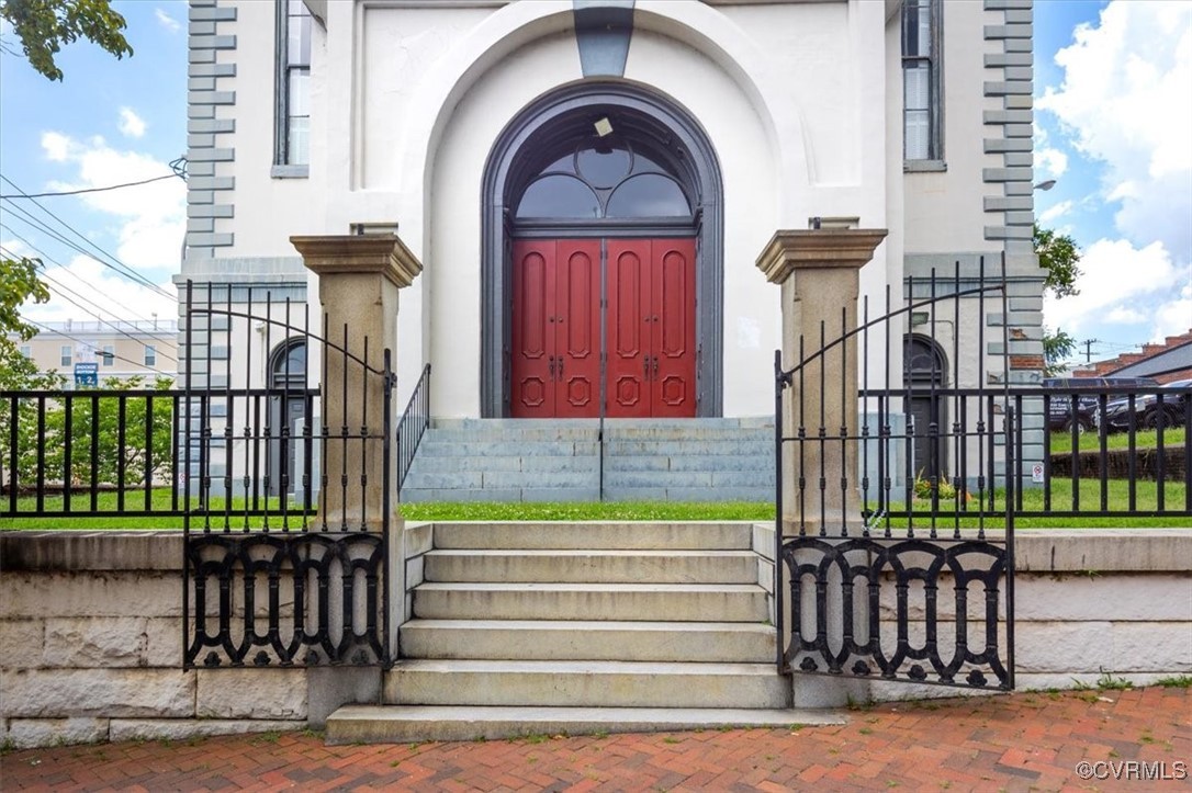2000 E Broad Street