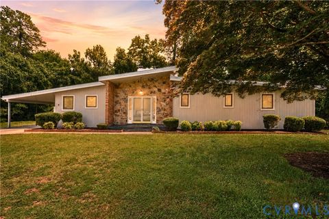 Photo of 109 Breezy Hill Drive, Colonial Heights, VA 23834 (MLS # 2617032)