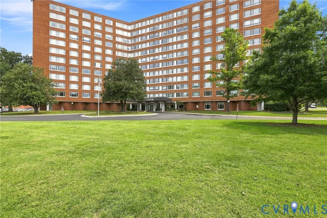 5100 Monument Avenue Unit 914