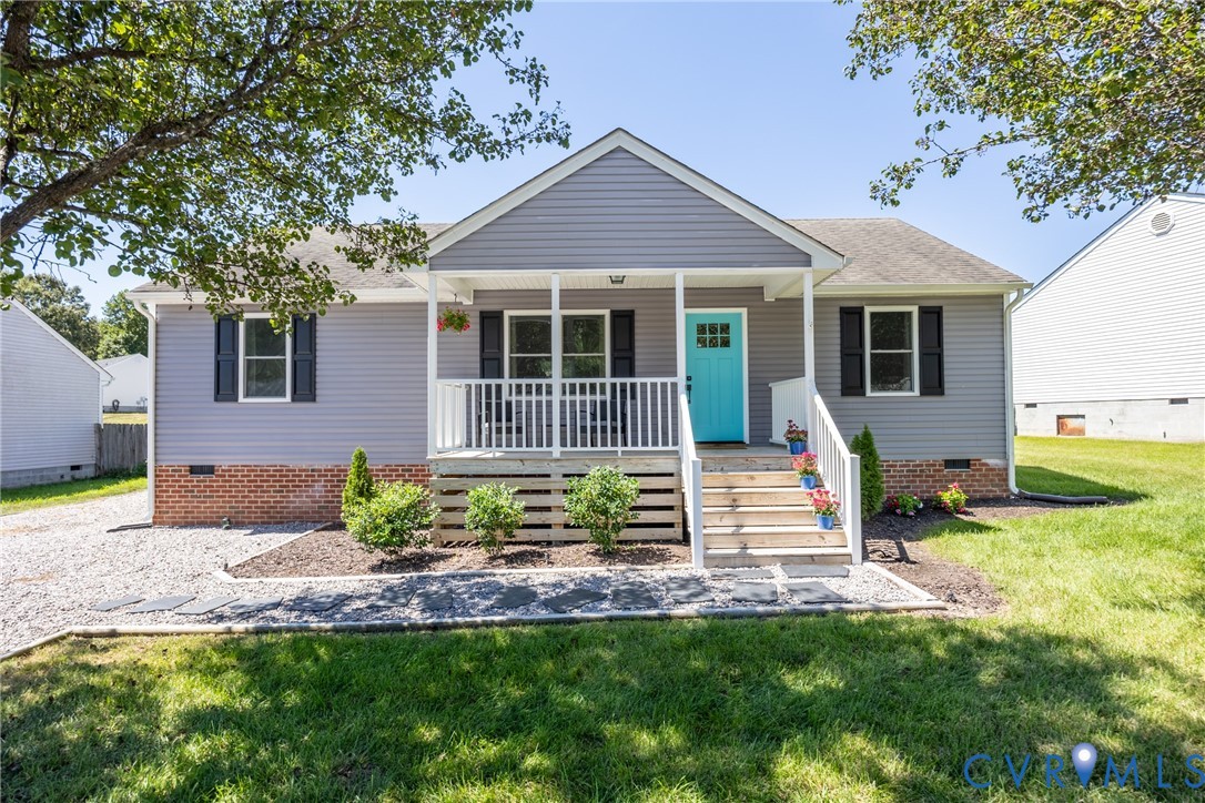 View of front of house covered porch