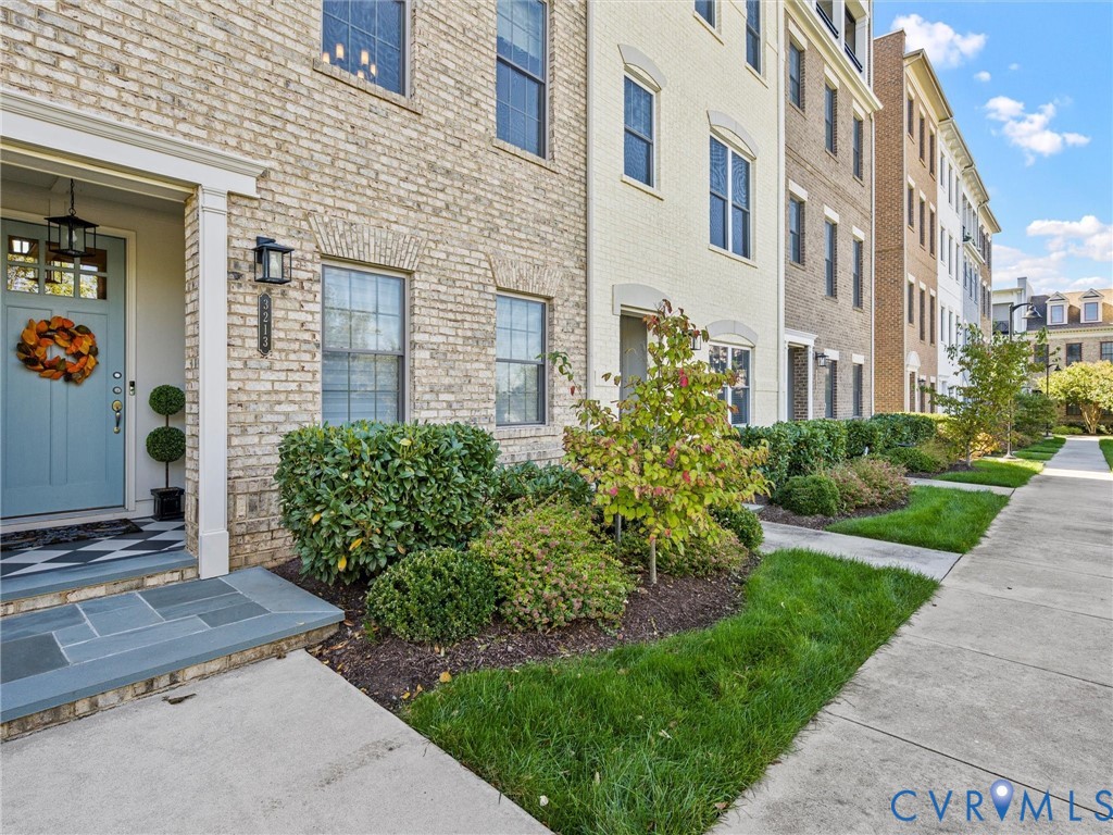 3213 Conningham Lane