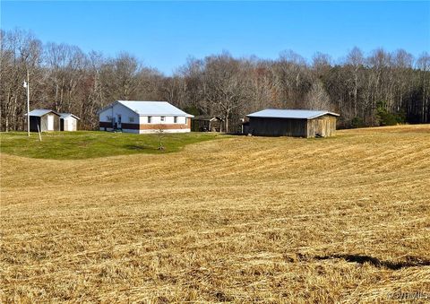 12811 HORSESHOE Loop Amelia Courthouse VA 23002