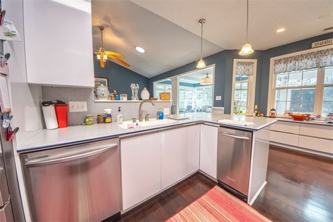 Tiny photo for 68 Oyster Cove Landing, Hartfield, VA 23071 (MLS # 2527301)