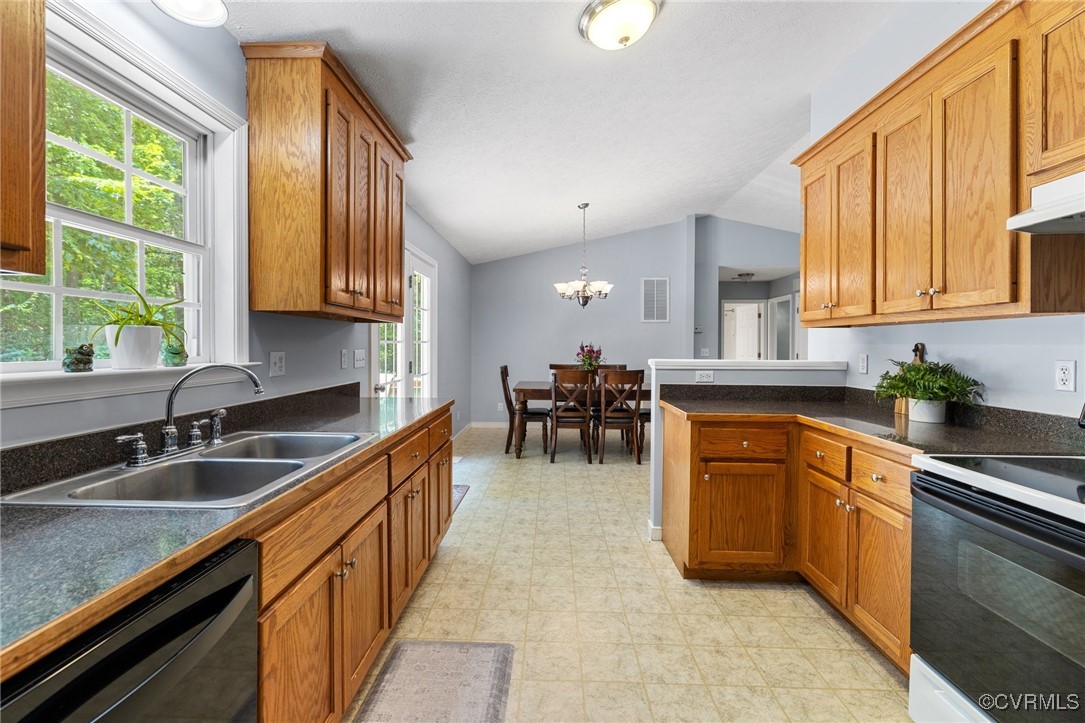 Powhatan, Virginia 23139, United States, 3 Bedrooms Bedrooms, ,2 BathroomsBathrooms,Residential,Pending,160995