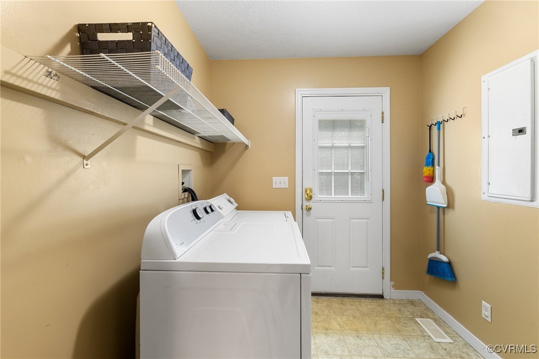 Powhatan, Virginia 23139, United States, 3 Bedrooms Bedrooms, ,2 BathroomsBathrooms,Residential,Pending,160995