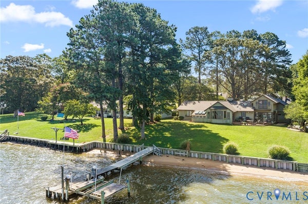 513 E GWYNNFIELD RD, TAPPAHANNOCK, VA 22560 - Image f17dc71b64fbbe0e18e4d7b3c87d5de2/4199084021