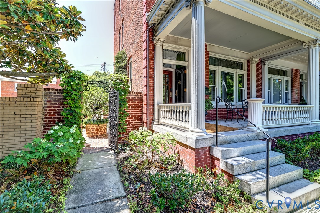 2209 Monument Avenue