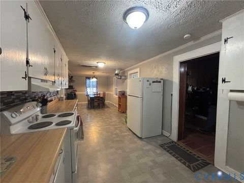 Tiny photo for 915 W Carolina Avenue, Crewe, VA 23930 (MLS # 2601846)