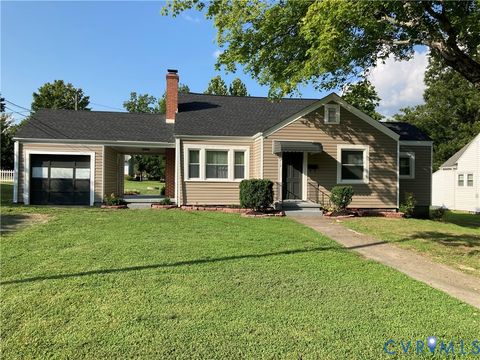Photo of 412 W 4th Street, Blackstone, VA 23824 (MLS # 2533843)