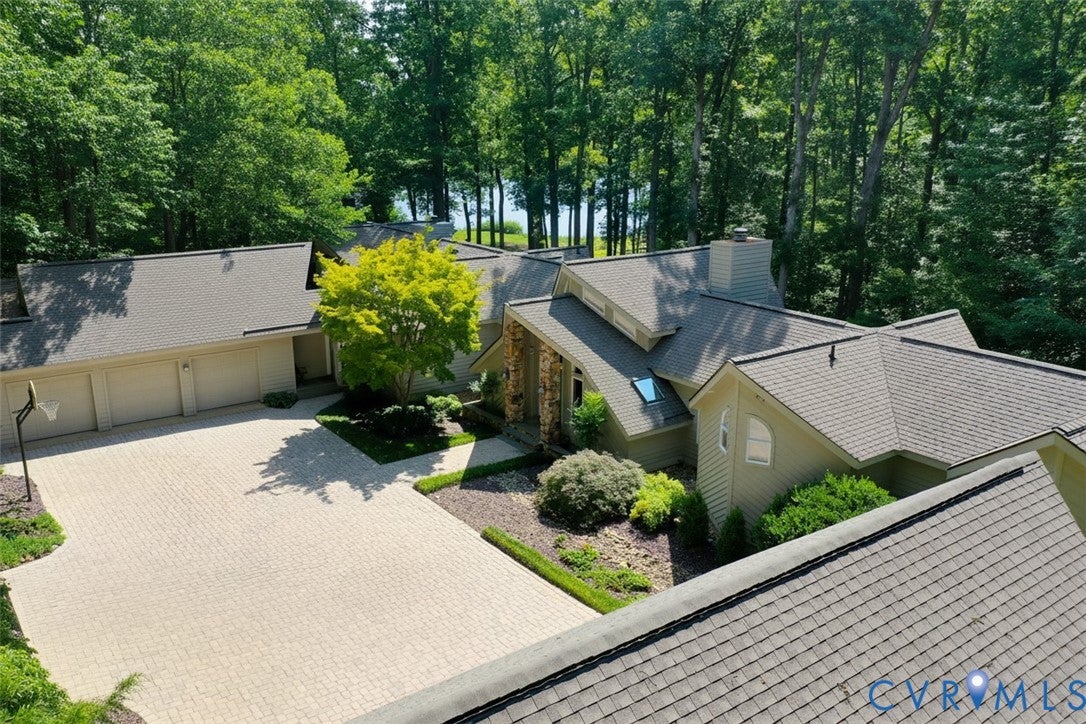9 Deer Run Road