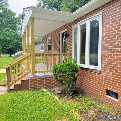 Tiny photo for 810 Luke Street, Blackstone, VA 23824 (MLS # 2616890)