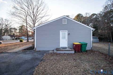 Tiny photo for 337 Lakewood Drive, Petersburg, VA 23805 (MLS # 2602618)