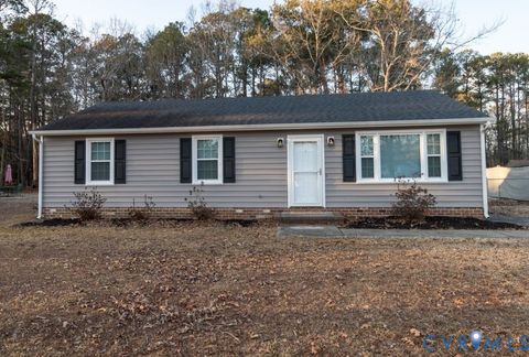 Photo of 337 Lakewood Drive, Petersburg, VA 23805 (MLS # 2602618)