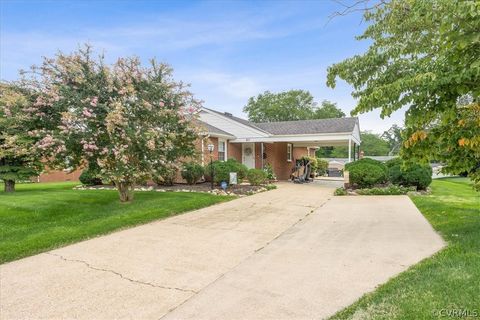 A home in Colonial Heights