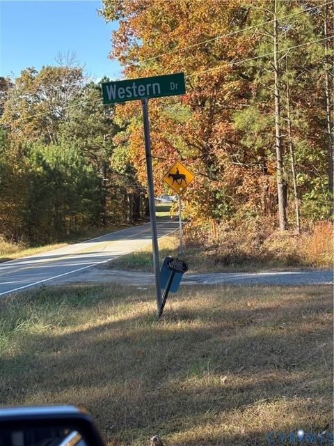 Photo of 423 Western Drive Dr, Lawrenceville, VA 23868 (MLS # 2530775)