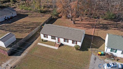 Photo of 133 Lakewood Drive, Petersburg, VA 23805 (MLS # 2604863)