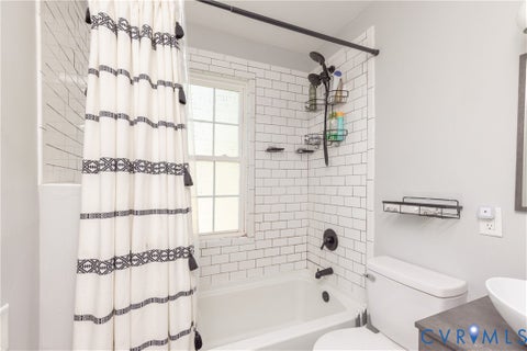 Tiny photo for 716 E Gladstone Avenue, Richmond, VA 23222 (MLS # 2620467)
