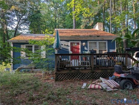 Photo of 183 Greenway Drive, Hartfield, VA 23071 (MLS # 2619134)