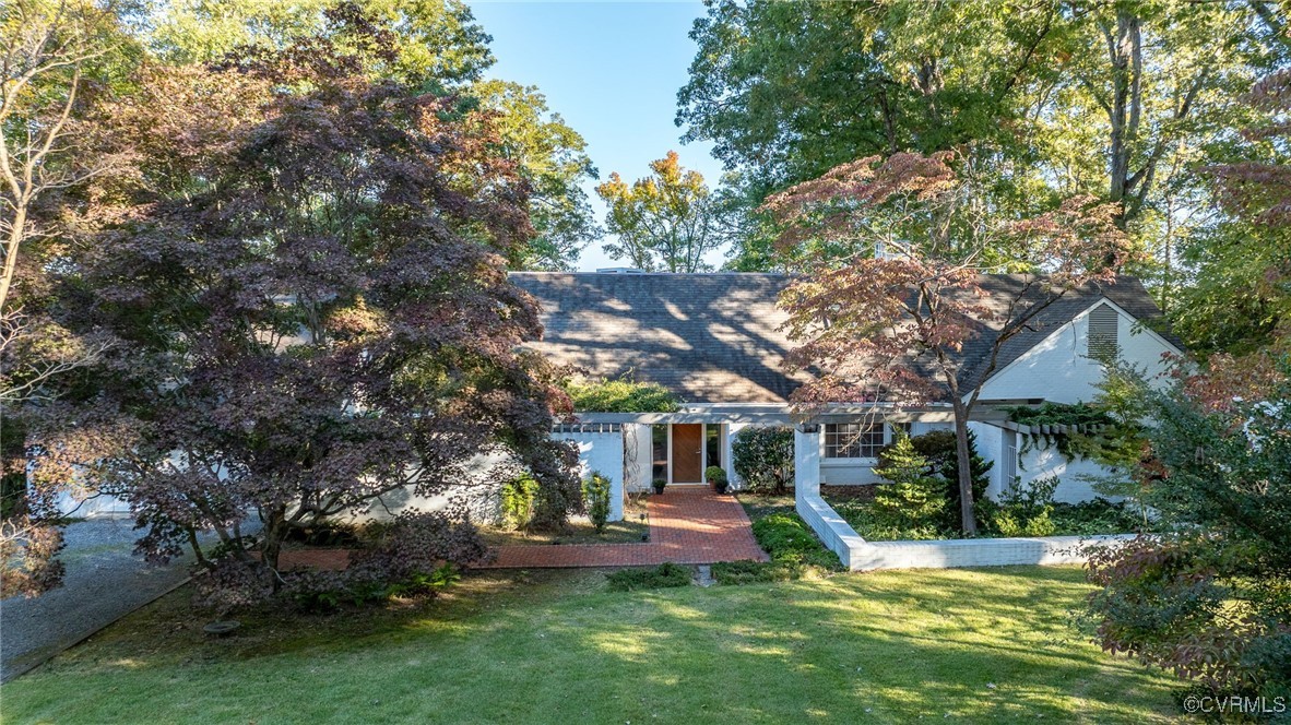 222 W Queens Drive