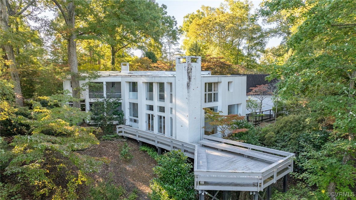 222 W Queens Drive
