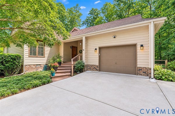13701 HARBOURWOOD RD, MIDLOTHIAN, VA 23112 - Image fded3b9dd3609cc637137d9eaf333f36/3875975962