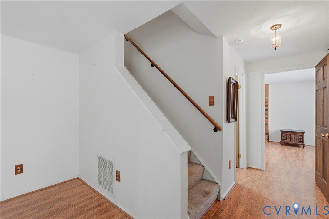 10106 Spinning Wheel Way