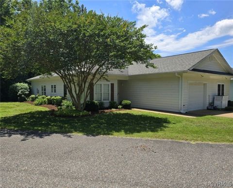 Photo of 300 Baywalk Drive, Kilmarnock, VA 22482 (MLS # 2414193)