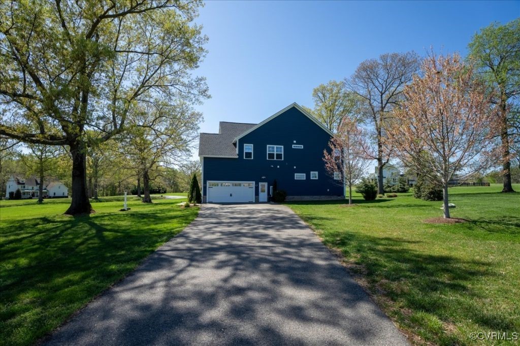 3394 Holywell Circle