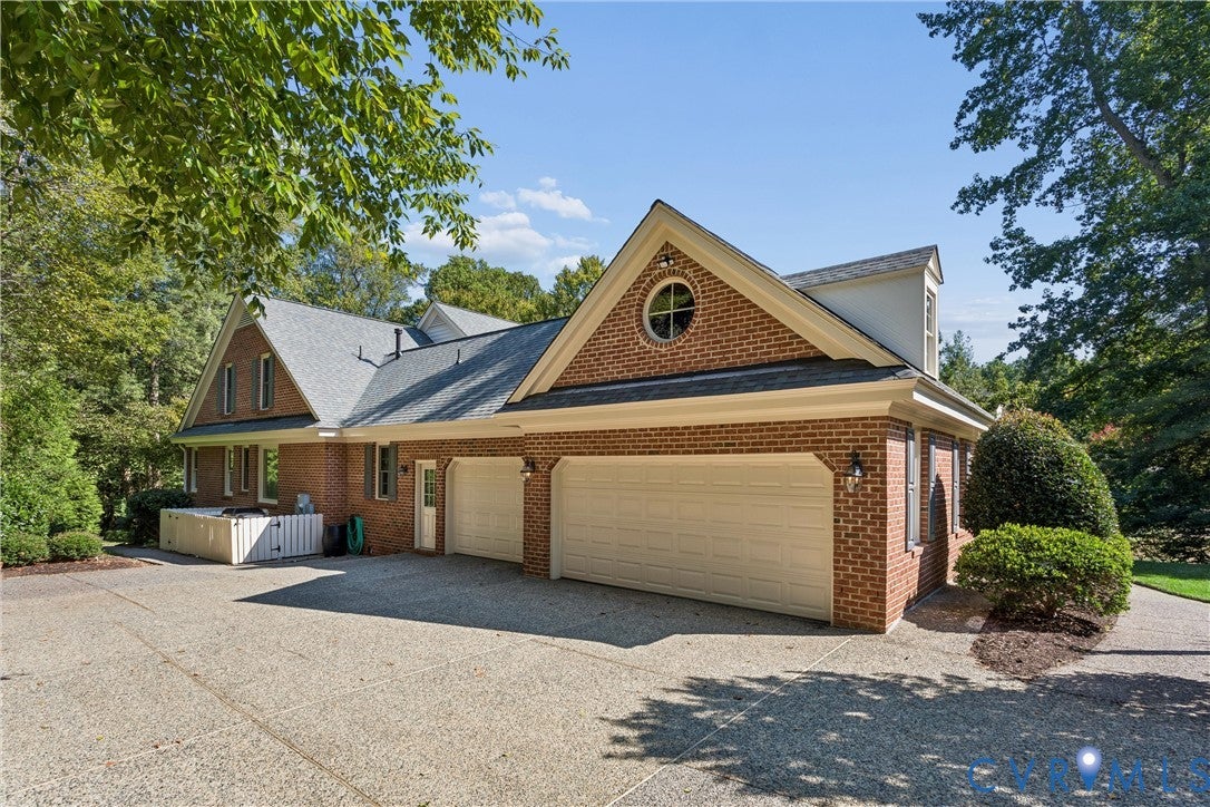 1613 River Ridge