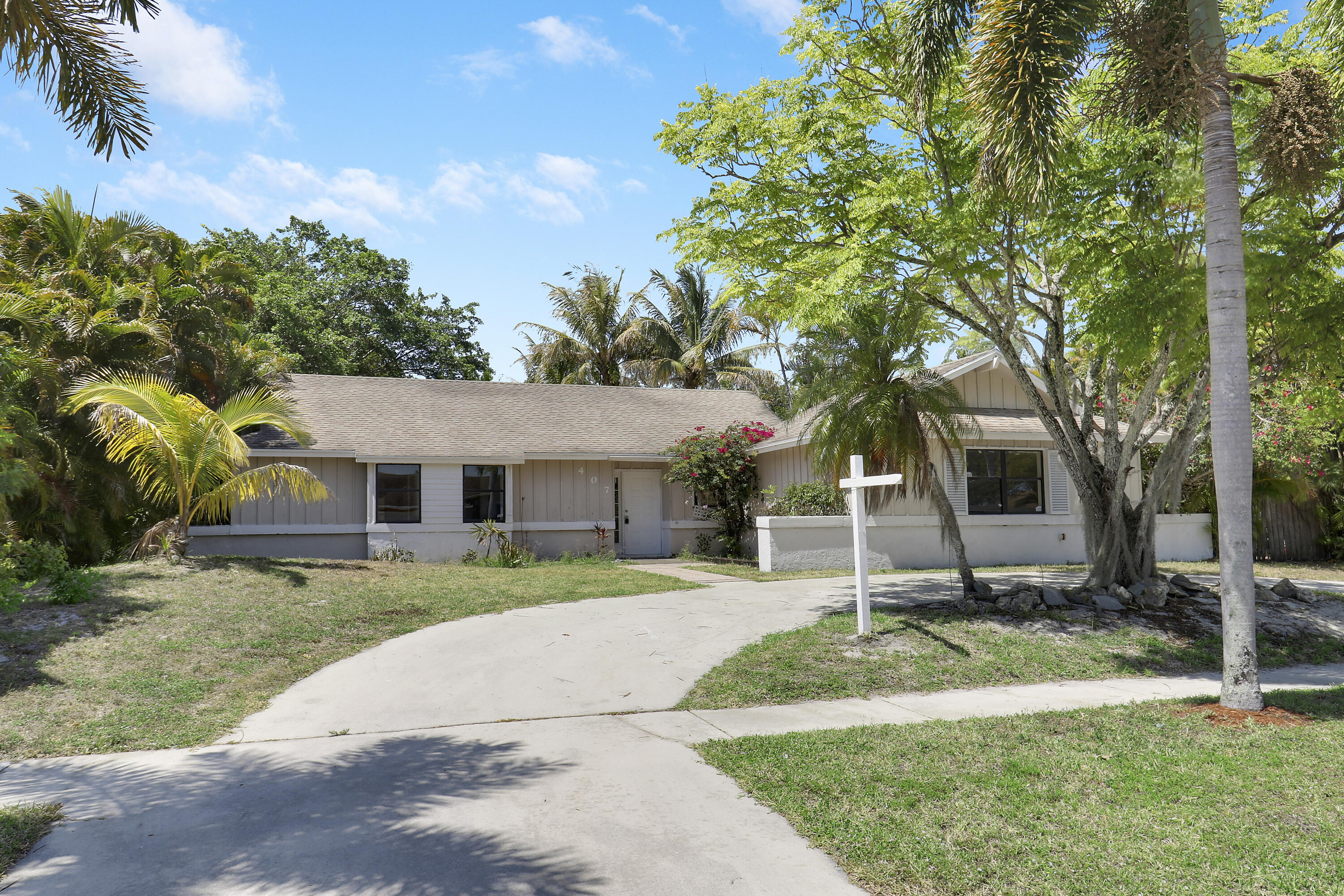 Property for Sale at 407 La Mancha Avenue, Royal Palm Beach, Palm Beach County, Florida - Bedrooms: 4 
Bathrooms: 2  - $425,000