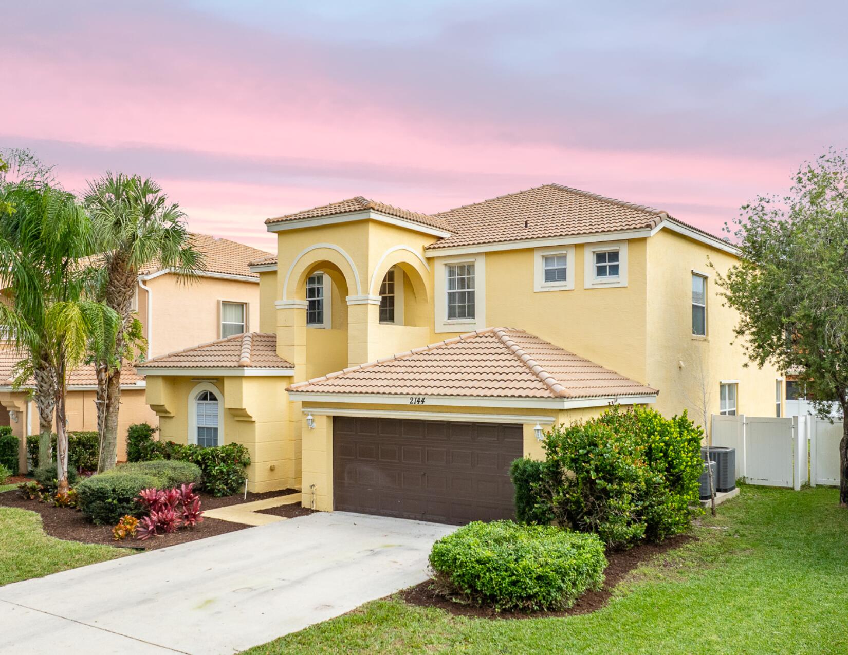 Property for Sale at 2144 Reston Circle, Royal Palm Beach, Palm Beach County, Florida - Bedrooms: 5 
Bathrooms: 3.5  - $695,000