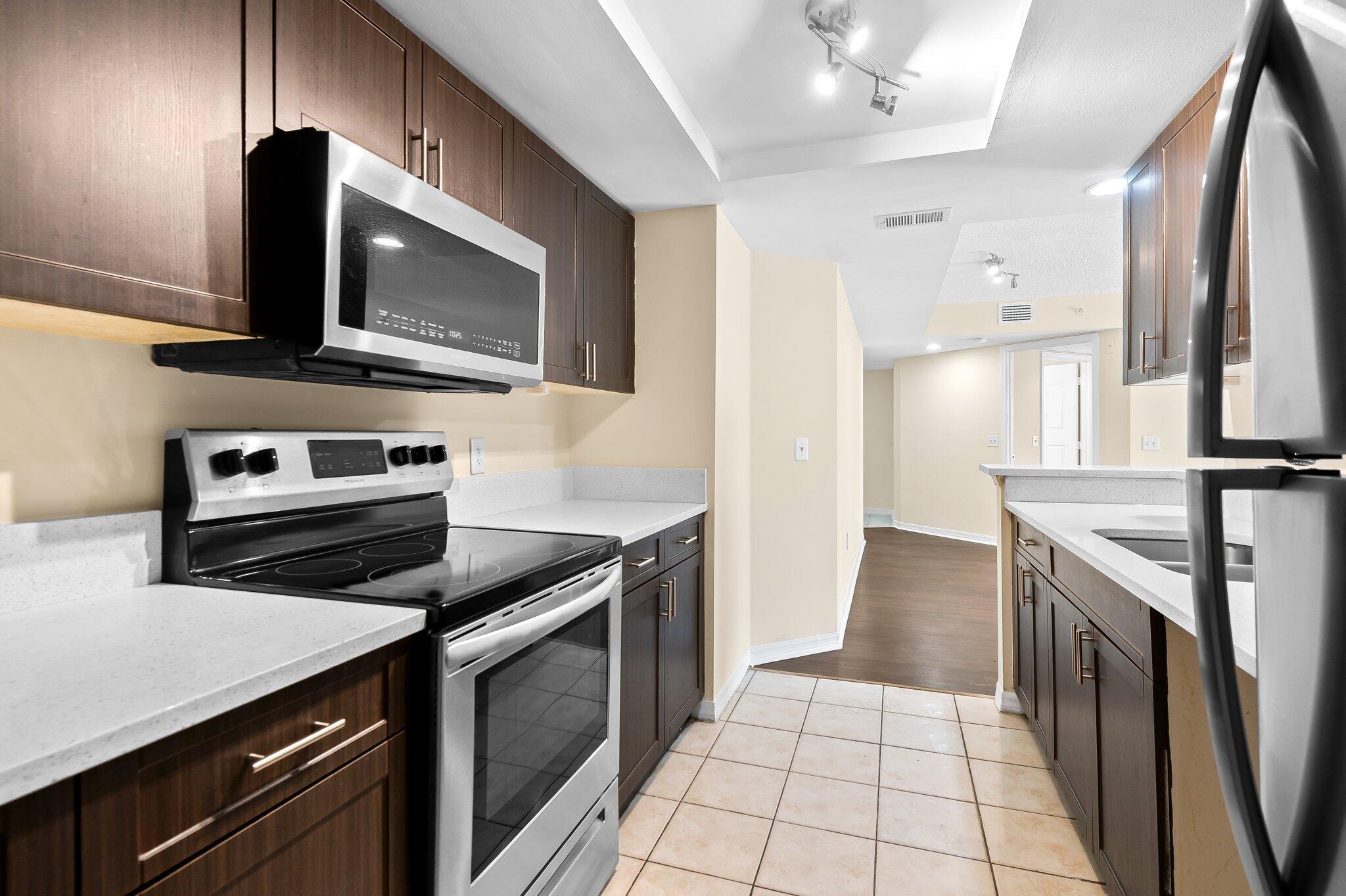 4197 N Haverhill Road 204, West Palm Beach, Palm Beach County, Florida - 3 Bedrooms  
2 Bathrooms - 